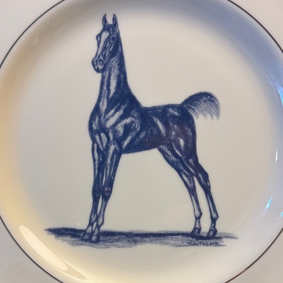 Elegant Blue and Gold Horse Design Plates - Picture 3 of 15